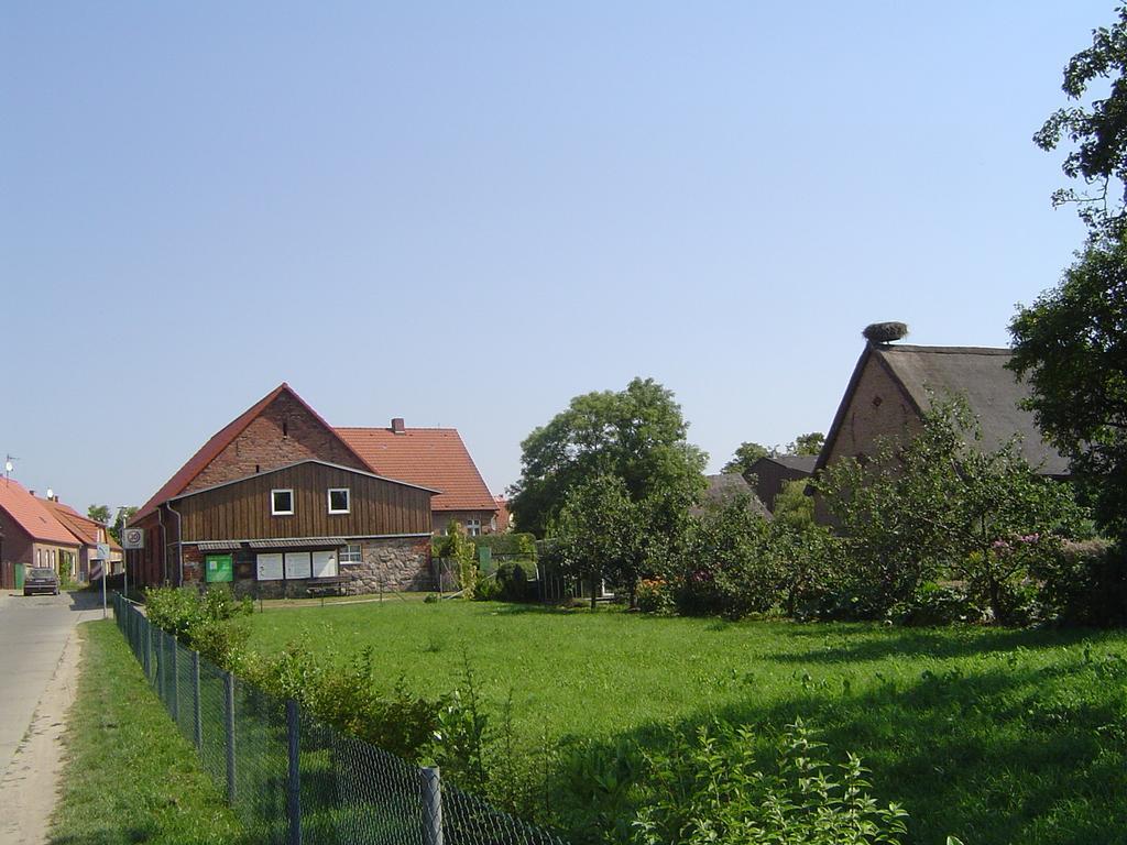 Pension & Gasthof Storchennest Gross Quassow Exterior photo